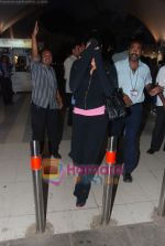 Katrina Kaif returns from Ad Shoot in Bangkok in Mumbai Airport on 30th Nov 2010 (8).JPG
